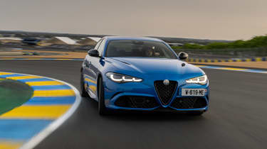 Alfa Romeo Giulia Quadrifoglio - front cornering